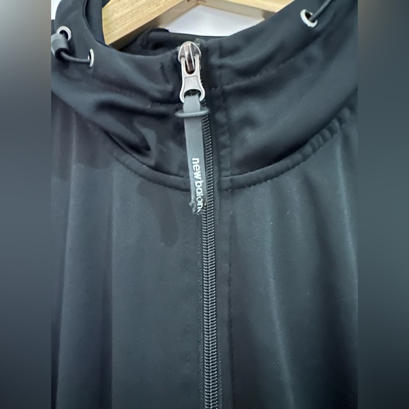 New Balance: Men's Light Jacket- Size Medium - Picture 7 of 13